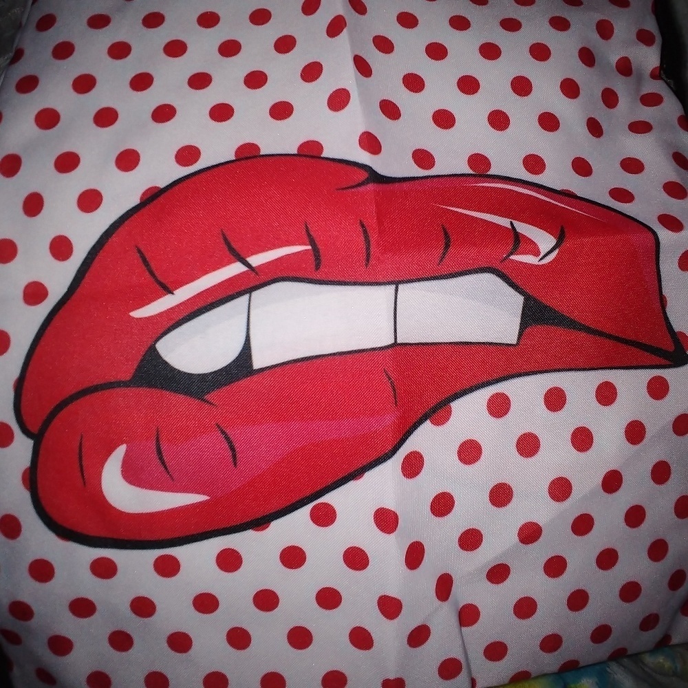 Lips Drawstring Bag - Picture 2 of 2